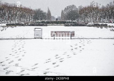 Schneefall in Welwyn Garden City, einer Stadt in Hertfordshire, England Stockfoto