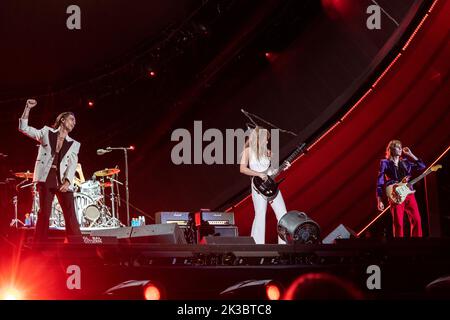 24. September 2022, New York, New York, Vereinigte Staaten: Maneskin tritt beim Global City Festival NYC im Central Park auf. Global: „The World“ ist eine 24-stündige globale Veranstaltung, bei der die Welt vereint, der Planet verteidigt und die Armut besiegt werden soll. 2022 fand das Festival in Accra, der Hauptstadt Ghanas, und in NYC statt. Jedes Jahr fällt das Festival mit der Generalversammlung der Vereinten Nationen zusammen, in der sich führende Persönlichkeiten aller Länder treffen, um globale und lokale Fragen zu behandeln. (Bild: © Lev Radin/Pacific Press via ZUMA Press Wire) Stockfoto