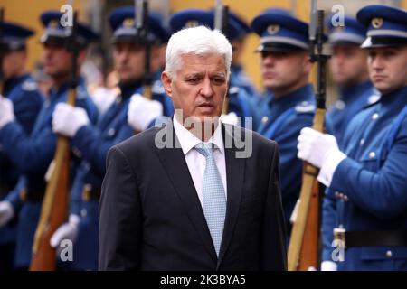 Der bulgarische Verteidigungsminister Dimitr Stoyan kam am 26. September 2022 zu einem offiziellen Besuch in Bosnien und Herzegowina nach Sarajevo, Bosnien und Herzegowina. Foto: Armin Durgut/PIXSELL Stockfoto