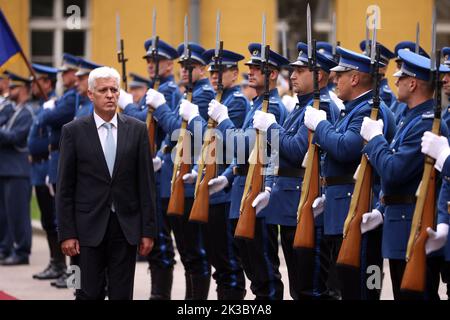 Der bulgarische Verteidigungsminister Dimitr Stoyan kam am 26. September 2022 zu einem offiziellen Besuch in Bosnien und Herzegowina nach Sarajevo, Bosnien und Herzegowina. Foto: Armin Durgut/PIXSELL Stockfoto