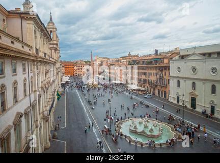 Rom, Italien - 2022. September - erhöhter Blick auf die Piazza Navona von oben Stockfoto