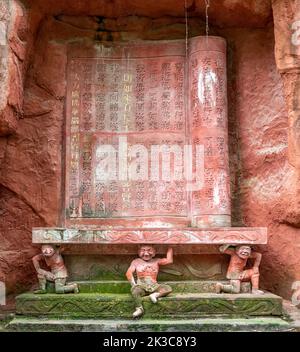 Steininschriften auf der Klippe des Buddha auf dem Berg Emei, China Stockfoto
