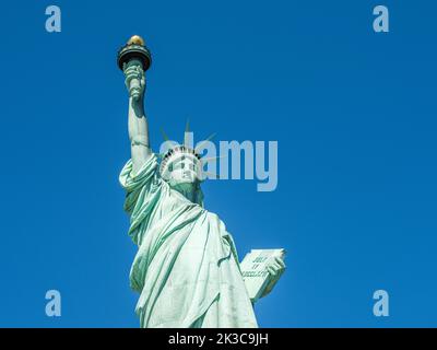 Die Freiheitsstatue auf Liberty Island wurde am 1886 eingeweiht. Es wurde vom französischen Bildhauer Frédéric Auguste Bartholdi entworfen. Stockfoto