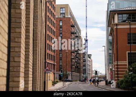 Allgemeine Ansicht entlang der Avon Street einschließlich Box Makers Yard in Bristol, England, Großbritannien. Stockfoto