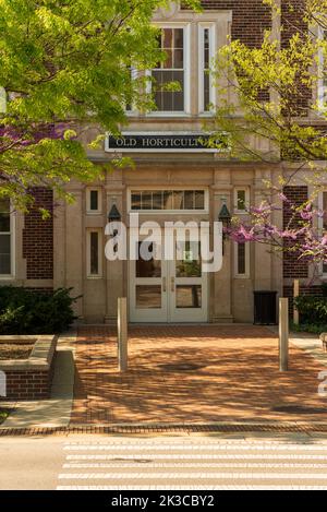 East Lansing MI - 14. Mai 2022: Eingang zum alten Gartenbaugebäude an der MSU Stockfoto