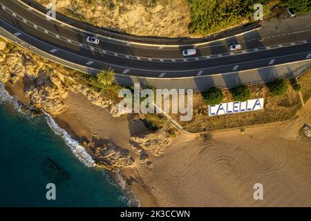 Luftaufnahme des Strandes von Calella (Maresme, Barcelona, Katalonien, Spanien) ESP: Vista aérea de la playa de Calella (Maresme, Cataluña, España) Stockfoto