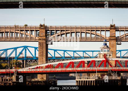 Newcastle upon Tyne, 13. Sep, 2022: Brücken über den Fluss Tyne. Stockfoto