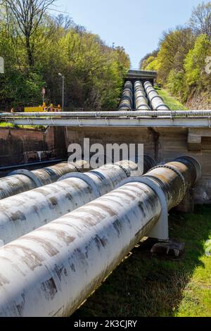 Niederwartha pumpte die Lageranlage, die Penstocks vom oberen Reservoir zum Kraftwerk im unteren Reservoir Stockfoto