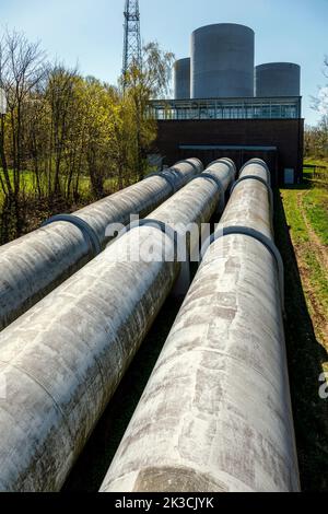 Niederwartha pumpte das Lager, die Abflussrohre an den Tanks am oberen Behälter Stockfoto