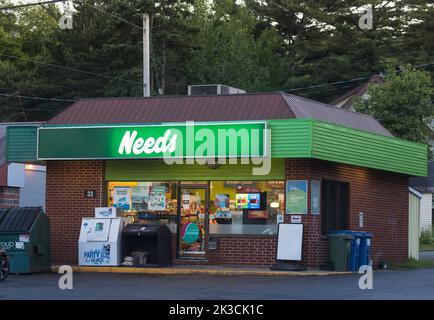 An der Irving Tankstelle ist ein Minimalladen erforderlich. Die Sobeys-eigene Kette ist 24-Stunden-Betrieb und ist anwesend. HALIFAX, NOVA SCOTIA, KANADA - AUGUST 2022 Stockfoto