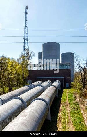 Niederwartha pumpte das Lager, die Abflussrohre an den Tanks am oberen Behälter Stockfoto