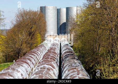 Pumpspeicherwerk Niederwartha, die Fallrohre an den Wasserschlössern am Oberbecken Stockfoto