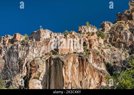 Felsen in Columnar Jointing Area, Clear Creek Canyon, Utah 4 Highway, in der Nähe des Fremont Indian State Park, Utah, USA Stockfoto