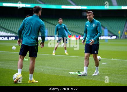 Seamus Coleman der Republik Irland (rechts) während einer Trainingseinheit im Aviva Stadium in Dublin, Irland. Bilddatum: Montag, 26. September 2022. Stockfoto