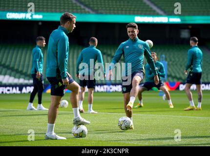 Robbie Brady (rechts) und Seamus Coleman während einer Trainingseinheit im Aviva Stadium in Dublin, Irland. Bilddatum: Montag, 26. September 2022. Stockfoto