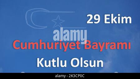 29 Ekim Cumhuriyet Bayrami Kutlu Olsun Text am Himmel. Alles Gute 29 Oktober Republic Day. Hochauflösendes Foto für Website-Banner und Social-Media-Beiträge. Stockfoto