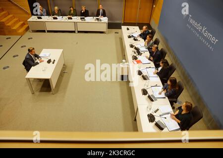 2022-09-26 13:07:20 DEN HAAG - Eelco Eikenaar im Untersuchungsraum des Repräsentantenhauses während einer öffentlichen Befragung des parlamentarischen Untersuchungsausschusses zur Erdgasförderung in Groningen. Von 2015 bis 2019 wurde Eikenaar wegen der Folgen der Gasförderung als Stellvertreter für die Provinz Groningen angeklagt. ANP BAS CZERWINSKI niederlande Out - belgien Out Stockfoto