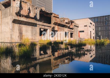 Esch Belval, Luxemburg-September 2022: Straßenleben im modernen Stadtteil Belval in Luxemburg, wo sich die Universität befindet. Stockfoto