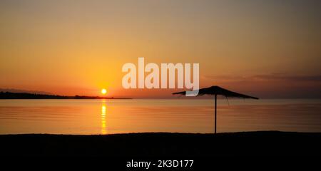 Sunrise Panoramablick zum Issyk-Kul See in Cholpon-Ata, Kirgisistan Stockfoto
