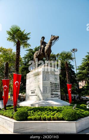 Bursa, Türkei September 17 2022: Die berühmte Mustafa Kemal Atatürk Statue in Bursa, Gründer des türkischen Staates Stockfoto