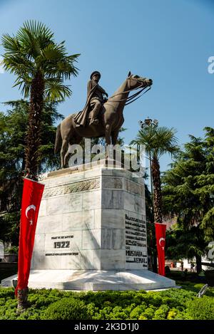 Bursa, Türkei September 17 2022: Die berühmte Mustafa Kemal Atatürk Statue in Bursa, Gründer des türkischen Staates Stockfoto