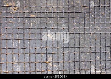 Alte rostige Gitter an den Fenstern. Hochwertige Fotos Stockfoto