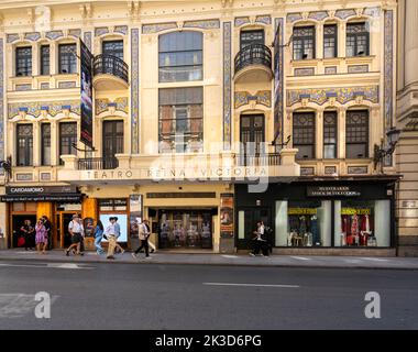 Madrid, Spanien, September 2022. Außenansicht des Reina Victoria Theaters im Stadtzentrum Stockfoto