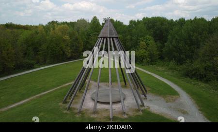 Die Pyramide im Kurpark Quellenbusch in Bottrop aus der Vogelperspektive Stockfoto