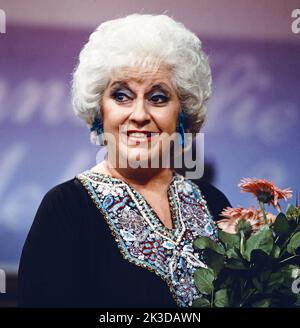 Cathy Berberian, amerikanische Sängerin, Mezzosopranistin, Interpretin Frühbarocker Musik, avantgardistische Komponistin, Portrait, Deutschland, 1986. Cathy Berberian, amerikanische Sängerin, Mezzosopran, Interpretin der frühen Barockmusik, avantgardistische Komponistin, Portrait, Deutschland, 1986. Stockfoto