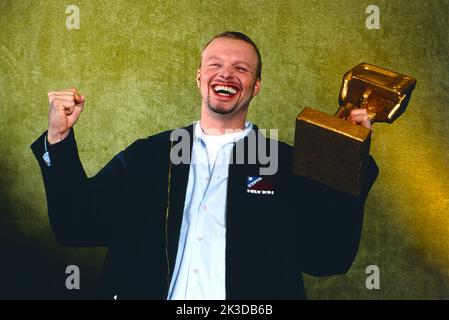 TV Total, ProSieben Comedy und Late Night Show, Moderation: Stefan Raab, deutscher TV und Musikproduzent, Musiker, Moderator, Sänger, Komponist und Entertainer, Deutschland, 1999. TV Total, Comedy und Late Night Show, präsentiert von Stefan Raab, deutscher TV- und Musikproduzent, Moderator, Komiker, Singer-Songwriter, Komponist und Entertainer, Deutschland, 1999. Stockfoto