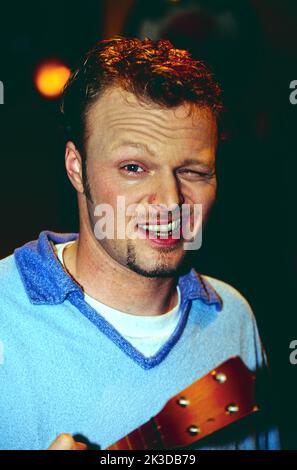 Stefan Raab, deutscher TV und Musikproduzent, Musiker, Moderator, Sänger, Komponist und Entertainer, Portrait, Deutschland, 1997. Stefan Raab, deutscher TV- und Musikproduzent, Moderator, Komiker, Singer-Songwriter, Komponist und Entertainer, Portrait, Deutschland, 1997. Stockfoto