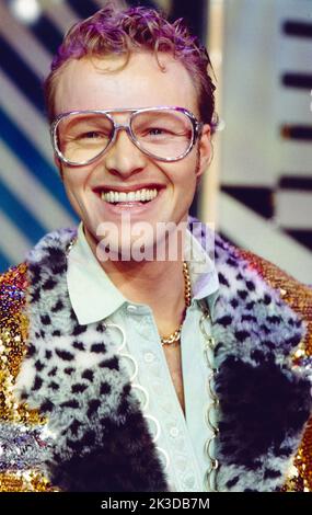 Stefan Raab, deutscher TV und Musikproduzent, Musiker, Moderator, Sänger, Komponist und Entertainer, Portrait, Deutschland, 1995. Stefan Raab, deutscher TV- und Musikproduzent, Moderator, Komiker, Singer-Songwriter, Komponist und Entertainer, Portrait, Deutschland, 1995. Stockfoto