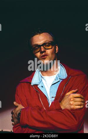 Stefan Raab, deutscher TV und Musikproduzent, Musiker, Moderator, Sänger, Komponist und Entertainer, Portrait, Deutschland, 1994. Stefan Raab, deutscher TV- und Musikproduzent, Moderator, Komiker, Singer-Songwriter, Komponist und Entertainer, Portrait, Deutschland, 1994. Stockfoto