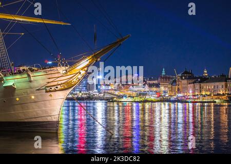 Hafen von Stockholm und abendlicher Blick auf das Wasser, Hauptstadt von Schweden Stockfoto