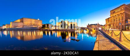 Abendlicher Panoramablick auf die berühmten Wahrzeichen Stockholms, den Königspalast, das Parlament und die Oper, die Hauptstadt Schwedens Stockfoto