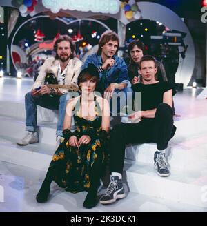 Die Spiebude, ARD Spielshow, Deutschland, 1984, mit Stefan Waggershausen, Mitte und Band. Spielbude, TV-Musikshow, Deutschland, 1984, mit dem deutschen Musiker Stefan Waggershausen, Zentrum und Band. Stockfoto