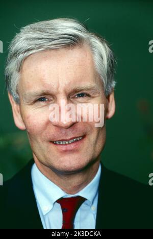 Henning Voscherau, deutscher Politiker, erster Bürgermeister der Freien und Hansestadt Hamburg, Portrait, Deutschland, um 1990. Henning Voscherau, deutscher Politiker, erster Bürgermeister von Hamburg, Portrait, Deutschland, um 1990. Stockfoto