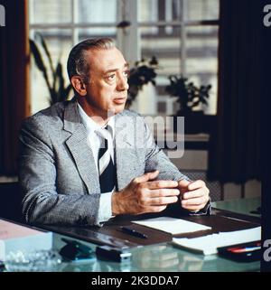 Derrick, ZDF Krimi-Serie, Deutschland, 1979, Folge: Ein Todesengel, Szene: Horst Tappert als Stephan Derrick, Oberinspektor. Derrick, Fernsehserie, Deutschland, 1979, Folge: Ein Todesengel, Szene: Horst Tappert als Derrick, Chefinspektor Stockfoto