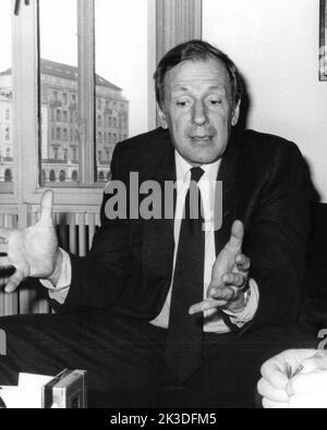 Klaus von Dohnanyi, deutscher Jurist und Politiker als Bürgermeister von Hamburg, Deutschland Ende 1980er Jahre - Fotobuch Band 1 von 2012: Promi- Porträts fotografiert von Hartwig 'Valdi' Valdmanis Stockfoto