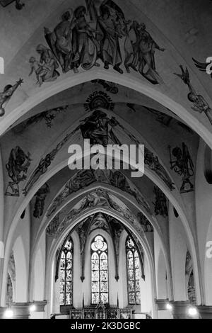 Fresken von Ernst Jansen-Winkeln in der Kirche Sankt Stephanus in Sistig bei Kall in der Eifel, 1952 - Fresken im Kreuzrippengewölbe in Sankt Brigida. Fresko von Ernst Jansen-Winkeln in der St.-Stephans-Kirche in Sistig bei Kall, Eifel, 1952 - Fresko im Rippengewölbe der St. Brigida. Stockfoto