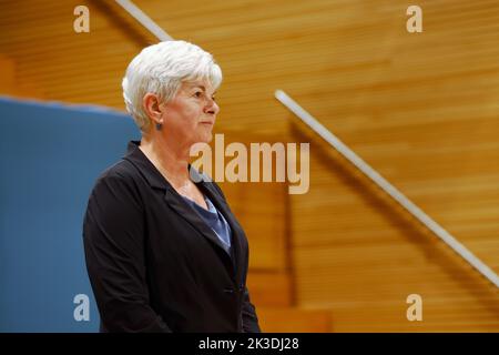 2022-09-26 15:31:22 DEN HAAG - Anita Wouters im Untersuchungsraum des Repräsentantenhauses während einer öffentlichen Befragung des parlamentarischen Untersuchungsausschusses für die Erdgasförderung in Groningen. Wouters war von 2017 bis 2019 Projektleiter Groningen Bovengronds, Ministerium für Wirtschaft und Klima. ANP BAS CZERWINSKI niederlande Out - belgien Out Stockfoto