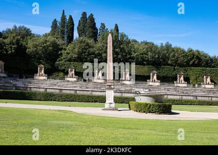 Der Obelisk von Ramses II. Im Amphitheater der Boboli-Gärten, hinter dem Palazzo Pitti in Florenz gelegen. Stockfoto