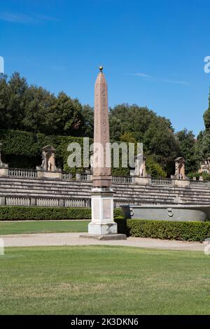 Der Obelisk von Ramses II. Im Amphitheater der Boboli-Gärten, hinter dem Palazzo Pitti in Florenz gelegen. Stockfoto