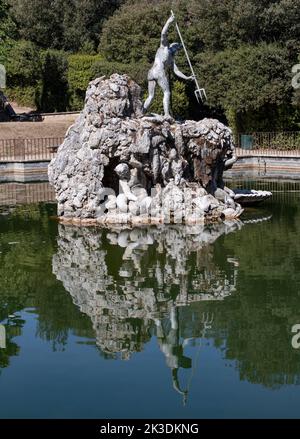 Der Neptunbrunnen auf der Terrasse über dem Amphitheater in den Boboli-Gärten, Florenz. Stockfoto