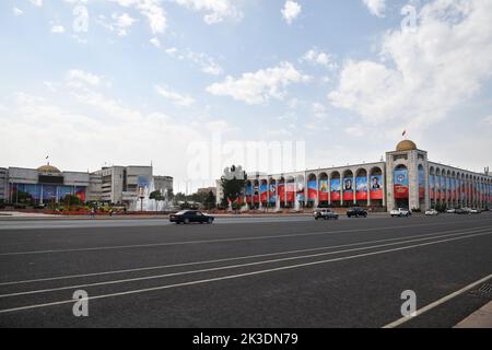 Bischkek, Kirgisistan - 11. September 2022: Ala Too Square, Hauptplatz der Stadt in der Hauptstadt Kirgisistans. Bischkek, früher Frunze, ist die Hauptstadt und die l Stockfoto