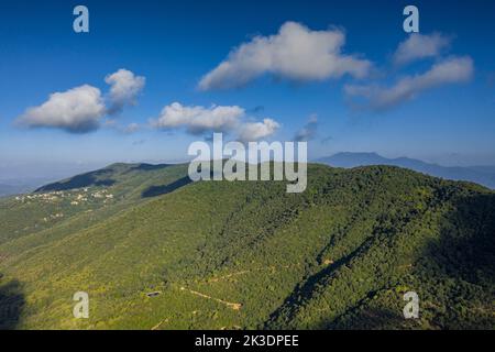 Luftaufnahme des Berges Montnegre von der Südwand, in der Region Maresme (Barcelona, Katalonien, Spanien) ESP: Vista aérea del Montnegre Stockfoto