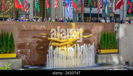 New York, USA - 28. April 2016: Prometheus Statue und Rockefeller Center, NEW YORK CITY, USA Stockfoto