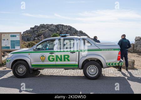 Portugal, Algarve, Monchique: Gendarmen der Nationalen Republikanischen Garde auf dem Gipfel des Mount Foia Stockfoto