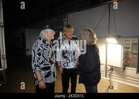 Karl-Heinz Ulrich und Bernd Ulrich von den Amigos und Joseph „Johnny“ Thomann bei der „für unsere Freunde“ Tour in der Messe- und Veranstaltungshalle. Stockfoto