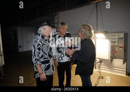 Karl-Heinz Ulrich und Bernd Ulrich von den Amigos und Joseph „Johnny“ Thomann bei der „für unsere Freunde“ Tour in der Messe- und Veranstaltungshalle. Stockfoto